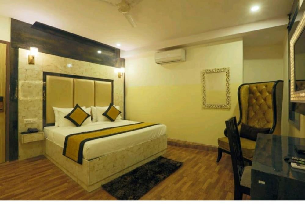 Hotel Plazzo Neu-Delhi Exterior foto