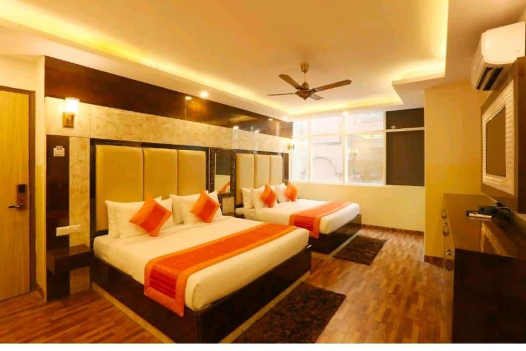 Hotel Plazzo Neu-Delhi Exterior foto